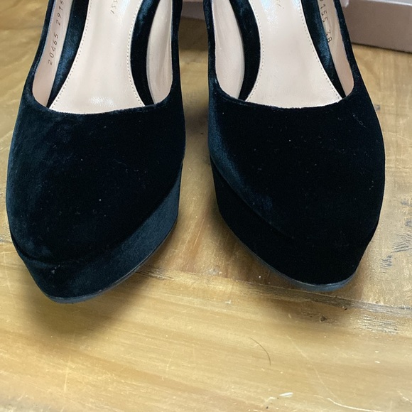 Gianvito Rossi Sherry Velvet Platforms - Picture 11 of 14